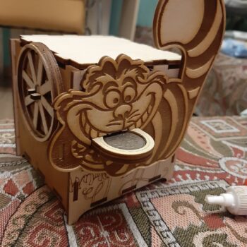 Intra απο ξύλο plywood 3mm-4mm πάχος - Καταπληκτικός κουμπαράς εξοικονόμησης νομισμάτων Δίασταση 30x30 cm Intraeaxys-e1gke5yo - Image 1