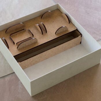 Intra απο ξύλο plywood 3mm-4mm πάχος - Θήκη πολύτιμων λίθων από χρυσό Incan Δίασταση 30x30 cm Intraeaxys-qom65wr1 - Image 3