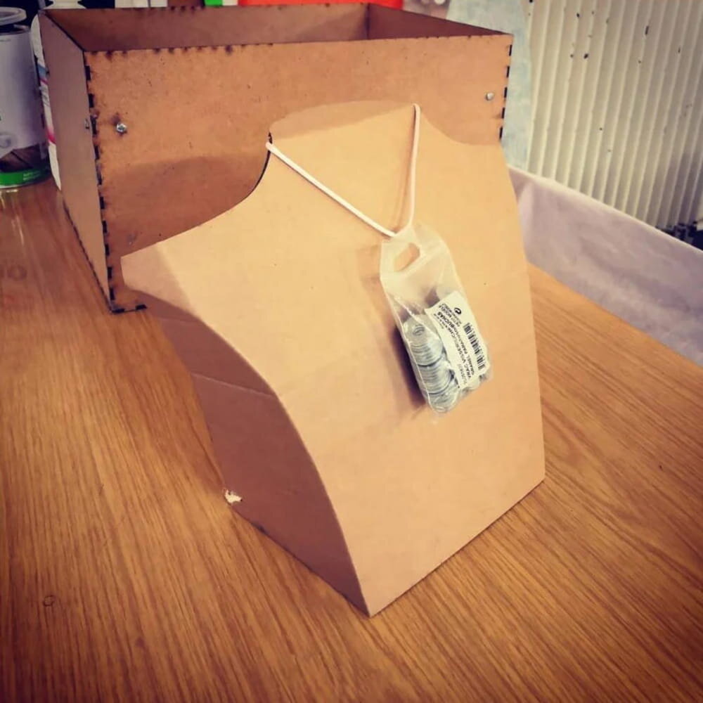 Intra απο ξύλο plywood 3mm-4mm πάχος - Μπούστο επίδειξης κοσμημάτων Δίασταση 30x30 cm Intraeaxys-eo205dq7