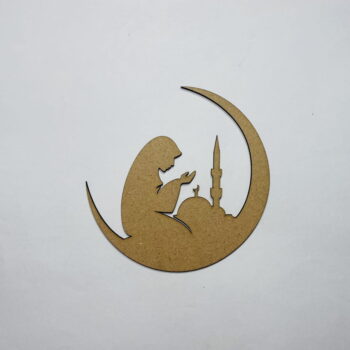 Intra απο ξύλο plywood 3mm-4mm πάχος - Μουσουλμάνο κορίτσι που προσεύχεται με το μισοφέγγαρο Δίασταση 30x30 cm Intraeaxys-e1gk08do - Image 1