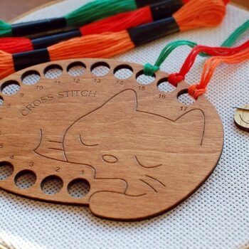 Intra απο ξύλο plywood 3mm-4mm πάχος - Cat Floss Organizer Στήριγμα κλωστής Δίασταση 30x30 cm Intraeaxys-075y9pmo - Image 1