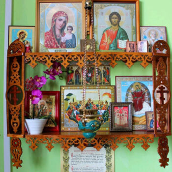 Intra απο ξύλο plywood 3mm-4mm πάχος - Ξύλινο ράφι για εικονίδια Χριστιανικός βωμός σπιτιού Δίασταση 30x30 cm Intraeaxys-eo4qmmw7 - Image 1