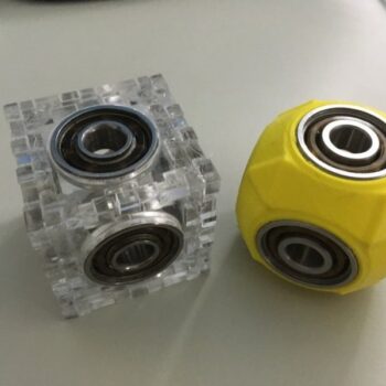 Intra απο ξύλο plywood 3mm-4mm πάχος - Fidget Cube Δίασταση 30x30 cm Intraeaxys-zo98yze1 - Image 1