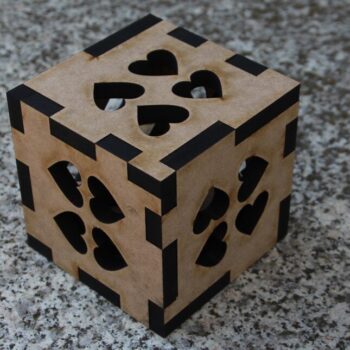 Intra απο ξύλο plywood 3mm-4mm πάχος - Κύβος Καρδιά Θησαυρού Δίασταση 30x30 cm Intraeaxys-eoxlzzgo - Image 1