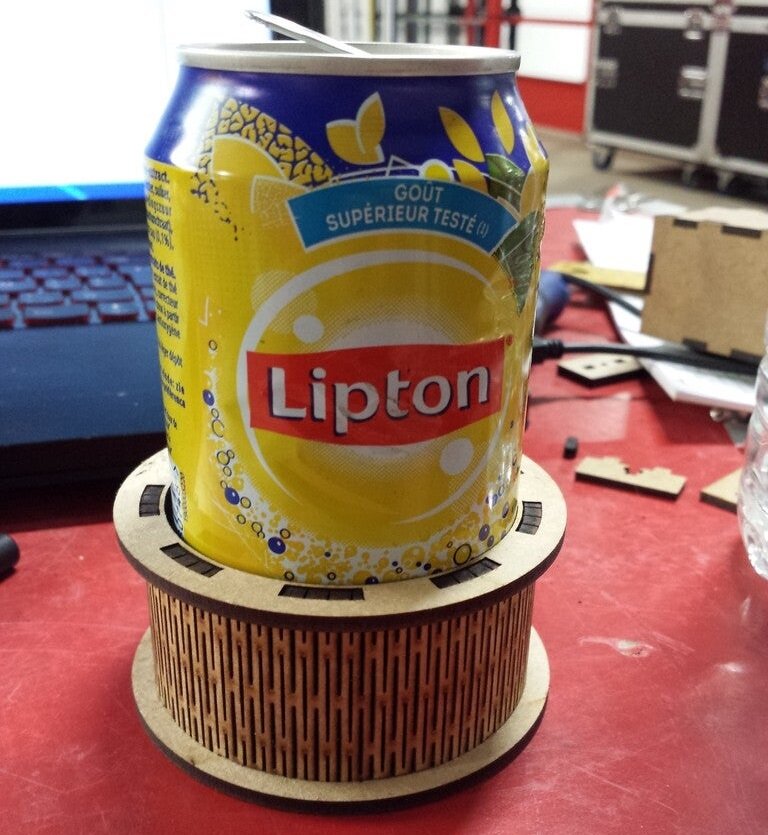 Intra απο ξύλο plywood 3mm-4mm πάχος - Ξύλινη ποτηροθήκη για μπουκάλι ποτού Δίασταση 30x30 cm Intraeaxys-eo4qmp97