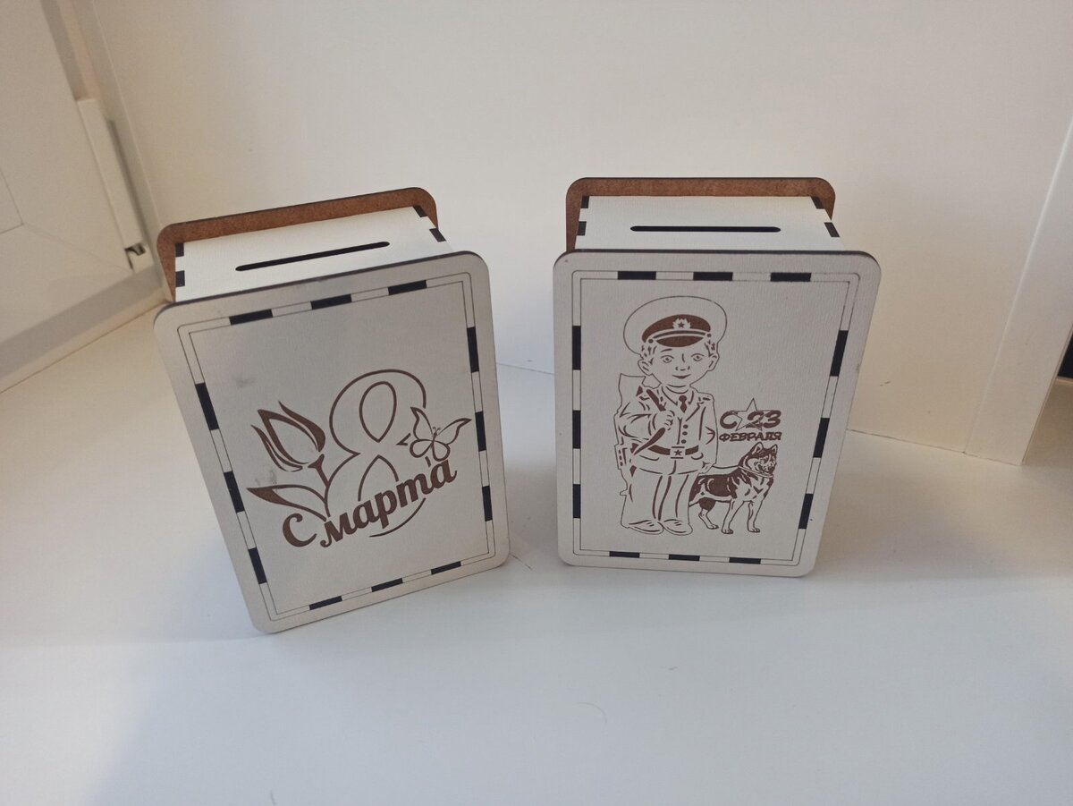 Intra απο ξύλο plywood 3mm-4mm πάχος - Εξατομικευμένος Κουμπαράς Δίασταση 30x30 cm Intraeaxys-eoxlnmjo