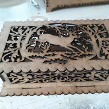 Intra απο ξύλο plywood 3mm-4mm πάχος - Κουτί κοσμημάτων ελαφιού Δίασταση 30x30 cm Intraeaxys-eoxl044o - Image 1