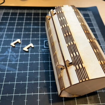 Intra απο ξύλο plywood 3mm-4mm πάχος - Πύργος με ζάρια με ζωντανούς μεντεσέδες Δίασταση 30x30 cm Intraeaxys-joed2051 - Image 9