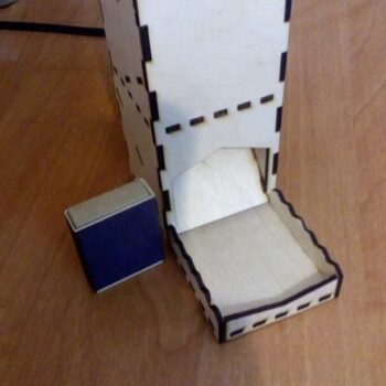 Intra απο ξύλο plywood 3mm-4mm πάχος - Πύργος για ζάρια Δίασταση 30x30 cm Intraeaxys-e1gjzm1l - Image 1