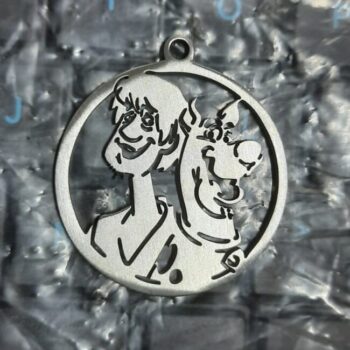 Intra απο ξύλο plywood 3mm-4mm πάχος - Μενταγιόν Scooby Doo Δίασταση 30x30 cm Intraeaxys-eo20w067 - Image 1