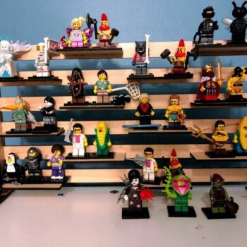 Intra απο ξύλο plywood 3mm-4mm πάχος - Ράφι Lego Display Stand Δίασταση 30x30 cm Intraeaxys-6o3ym3r7 - Image 1