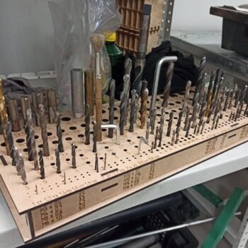 Intra απο ξύλο plywood 3mm-4mm πάχος - Βάση αποθήκευσης με τρυπάνια Δίασταση 30x30 cm Intraeaxys-e1gk2lyo - Image 1