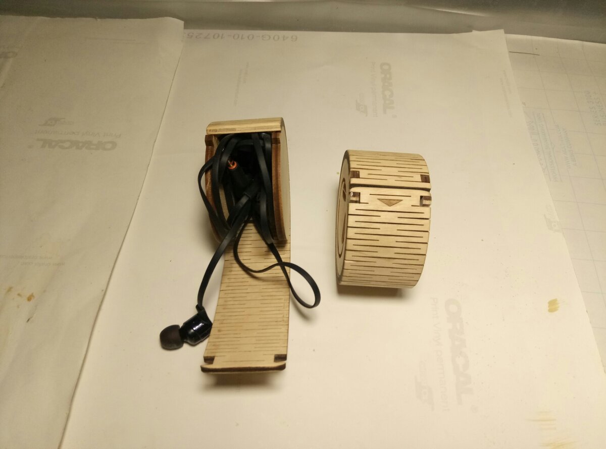 Intra απο ξύλο plywood 3mm-4mm πάχος - Θήκη ακουστικών 4mm Δίασταση 30x30 cm Intraeaxys-qomp88o3