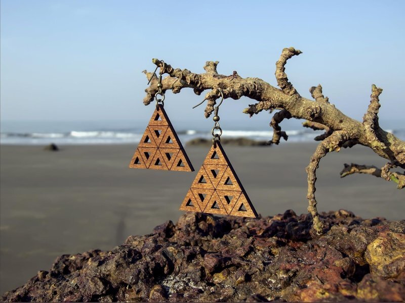 Intra απο ξύλο plywood 3mm-4mm πάχος - Ξύλινα σκουλαρίκια Sierpinski Triangle Fractal Δίασταση 3x3 cm Intraeaxys-p7yrm05o