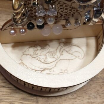 Intra απο ξύλο plywood 3mm-4mm πάχος - Στάση σκουλαρικιού ψαριού με χαραγμένο Koi Δίασταση 3x3 cm Intraeaxys-qomm82ko - Image 3