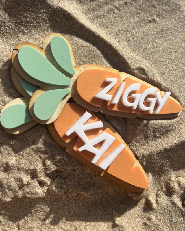 Intra απο ξύλο plywood 3mm-4mm πάχος - Εξατομικευμένη ετικέτα ονόματος Πασχαλινό καρότο Δίασταση 30x30 cm Intraeaxys-eo24yvl1