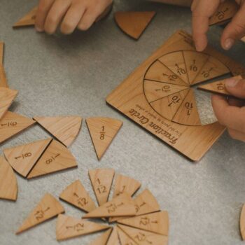 Intra απο ξύλο plywood 3mm-4mm πάχος - Ξύλινοι κύκλοι κλασμάτων Μαθηματικά παιχνίδια Δίασταση 30x30 cm Intraeaxys-joed3d51 - Image 1