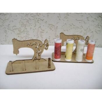 Intra απο ξύλο plywood 3mm-4mm πάχος - Υποδοχή κλωστής καρουλιού σε σχήμα ραπτομηχανής Δίασταση 30x30 cm Intraeaxys-ro66dw3o - Image 1