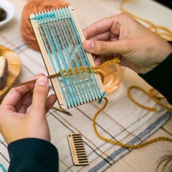 Intra απο ξύλο plywood 3mm-4mm πάχος - Μίνι αργαλειός χειρός Δίασταση 30x30 cm Intraeaxys-eoxlqwjo - Image 1