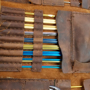 Intra απο ξύλο plywood 3mm-4mm πάχος - Δερμάτινη θήκη για βελόνα πλεξίματος Δίασταση 30x30 cm Intraeaxys-91jd3j41