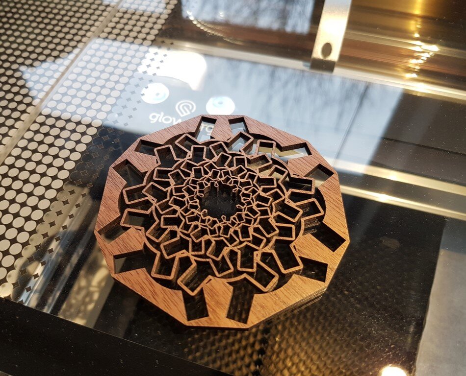 Intra απο ξύλο plywood 3mm-4mm πάχος - Εσωτερικά βέλη Mandala Coaster Δίασταση 30x30 cm Intraeaxys-51rrmem1