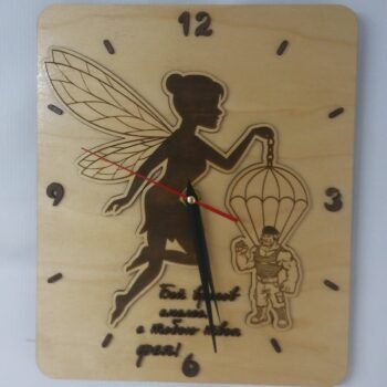 Intra απο ξύλο plywood 3mm-4mm πάχος - Παιδικό ρολόι τοίχου αλεξιπτωτιστής με τη νεράιδα Δίασταση 30x30 cm Intraeaxys-e1gknnmo - Image 1