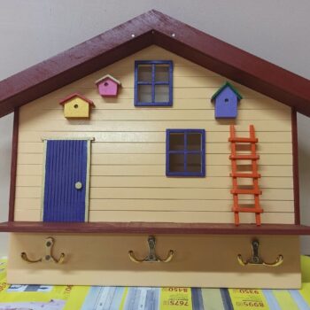 Intra απο ξύλο plywood 3mm-4mm πάχος - Ράφι τοίχου σε σχήμα σπιτιού με γάντζους Δίασταση 30x30 cm Intraeaxys-r1z2klw1 - Image 1