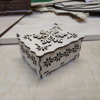 Intra απο ξύλο plywood 3mm-4mm πάχος - Πρότυπο κουτί νιφάδα χιονιού Ξύλινο ντεκόρ Μπομπονιέρα νιφάδα χιονιού Δίασταση 30x30 cm Intraeaxys-pok34337 - Image 1