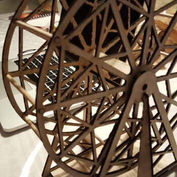 Intra απο ξύλο plywood 3mm-4mm πάχος - Τροχός λούνα παρκ 3mm Κόντρα πλακέ Δίασταση 30x30 cm Intraeaxys-eo209r67 - Image 4