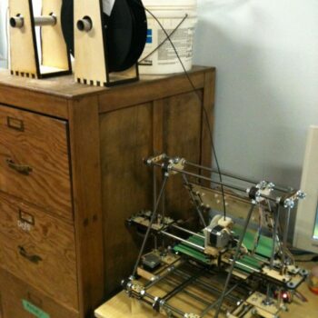 Intra απο ξύλο plywood 3mm-4mm πάχος - Στήριγμα καρουλιού με νήματα Δίασταση 30x30 cm Intraeaxys-joerdk67 - Image 3