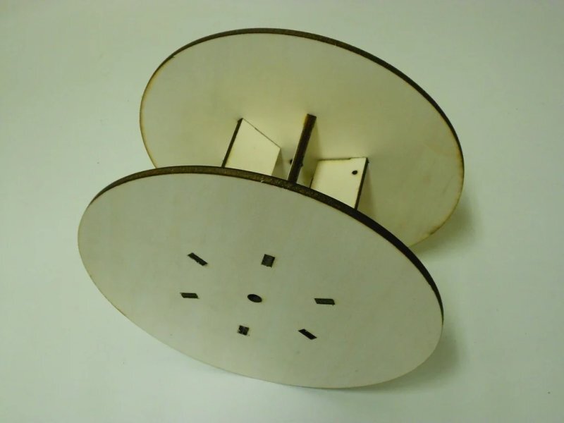 Intra απο ξύλο plywood 3mm-4mm πάχος - Καρούλι με νήματα Δίασταση 30x30 cm Intraeaxys-r1z029wo