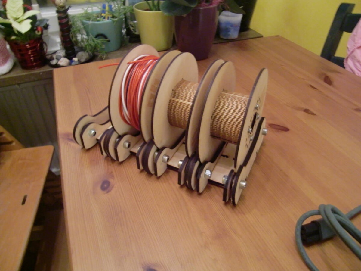 Intra απο ξύλο plywood 3mm-4mm πάχος - Στήριγμα καρουλιού Δίασταση 30x30 cm Intraeaxys-6o3ydeq7