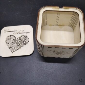 Intra απο ξύλο plywood 3mm-4mm πάχος - Ξύλινο διακοσμητικό χριστουγεννιάτικο κουτί δώρου Δίασταση 30x30 cm Intraeaxys-m1d650y7 - Image 1