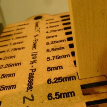 Intra απο ξύλο plywood 3mm-4mm πάχος - Μετρητής προσαρμογής τριβής Δίασταση 30x30 cm Intraeaxys-075d8x0o - Image 1