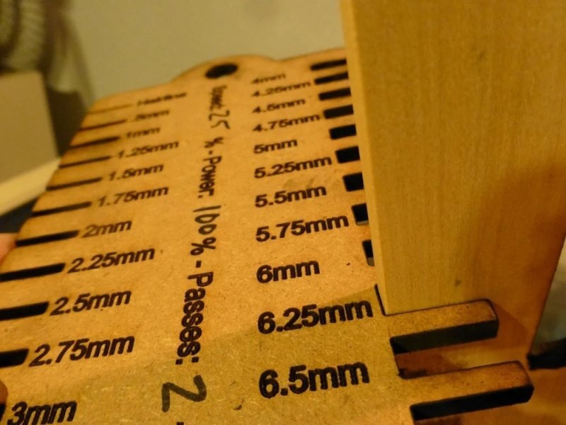 Intra απο ξύλο plywood 3mm-4mm πάχος - Μετρητής προσαρμογής τριβής Δίασταση 30x30 cm Intraeaxys-075d8x0o