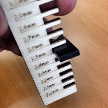 Intra απο ξύλο plywood 3mm-4mm πάχος - Πρότυπο μετρητή πάχους Δίασταση 30x30 cm Intraeaxys-d1lm20zo - Image 3