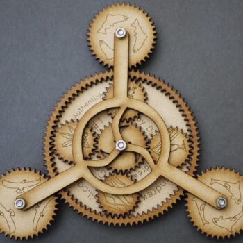 Intra απο ξύλο plywood 3mm-4mm πάχος - Ξύλινο μηχανικό παιχνίδι ταχυτήτων Δίασταση 30x30 cm Intraeaxys-d1lvr2po - Image 1