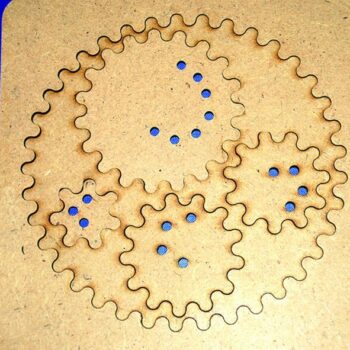 Intra απο ξύλο plywood 3mm-4mm πάχος - Εκπαιδευτικά παιχνίδια Spirograph Painter Δίασταση 30x30 cm Intraeaxys-91jdq9p1 - Image 1