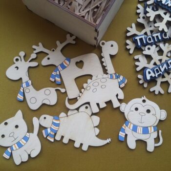 Intra απο ξύλο plywood 3mm-4mm πάχος - Κουτί δώρου με κορδέλα χριστουγεννιάτικο δέντρο χαραγμένο με νιφάδες χιονιού Παιχνίδια μαϊμού δεινόσαυροι καμηλοπάρδαλη γάτα Δίασταση 30x30 cm Intraeaxys-075ypk8o - Image 5