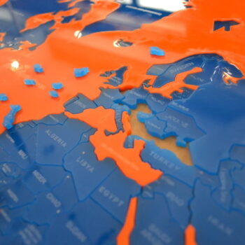 Intra απο ξύλο plywood 3mm-4mm πάχος - Παζλ παγκόσμιου χάρτη Δίασταση 30x30 cm Intraeaxys-m1d63nl7 - Image 1