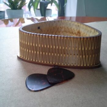 Intra απο ξύλο plywood 3mm-4mm πάχος - Κιθάρα Pick Box Δίασταση 30x30 cm Intraeaxys-eox896q1 - Image 1