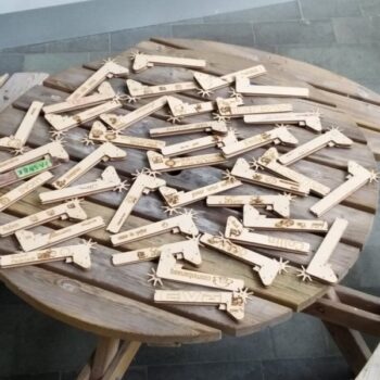 Intra απο ξύλο plywood 3mm-4mm πάχος - Λαστιχένιο πιστόλι Δίασταση 30x30 cm Intraeaxys-yone0gko - Image 1