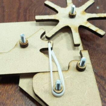 Intra απο ξύλο plywood 3mm-4mm πάχος - Λαστιχένιο πιστόλι Δίασταση 30x30 cm Intraeaxys-yone0gko - Image 4