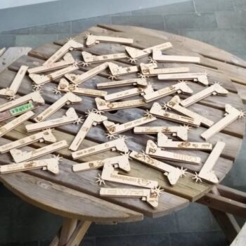 Intra απο ξύλο plywood 3mm-4mm πάχος - Λαστιχένιο πιστόλι Δίασταση 30x30 cm Intraeaxys-eo4y4xyo - Image 1