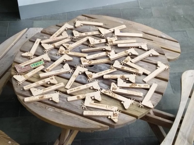 Intra απο ξύλο plywood 3mm-4mm πάχος - Λαστιχένιο πιστόλι Δίασταση 30x30 cm Intraeaxys-eo4y4xyo