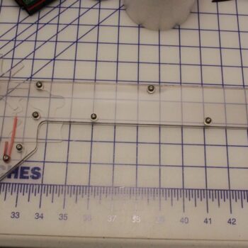 Intra απο ξύλο plywood 3mm-4mm πάχος - Λαστιχένιο πιστόλι Δίασταση 30x30 cm Intraeaxys-r7vd5w57 - Image 1