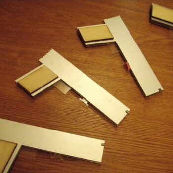 Intra απο ξύλο plywood 3mm-4mm πάχος - Πυροβόλο όπλο 6 Shot Rubber Band Δίασταση 30x30 cm Intraeaxys-ro6ygqm7 - Image 1