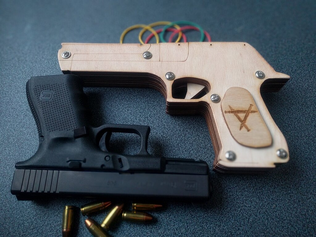 Intra απο ξύλο plywood 3mm-4mm πάχος - Rubber Band Desert Eagle Pistol Δίασταση 30x30 cm Intraeaxys-lopqex57