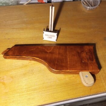 Intra απο ξύλο plywood 3mm-4mm πάχος - Παιχνίδι πιστόλι Mauser C96 Δίασταση 30x30 cm Intraeaxys-eo0qxeg1 - Image 3