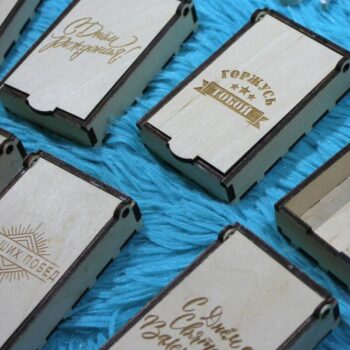 Intra απο ξύλο plywood 3mm-4mm πάχος - Ξύλινο Προσωποποιημένο Ρηχό Κουτί με Αρθρωτό Καπάκι Δίασταση 30x30 cm Intraeaxys-joed0p61 - Image 1